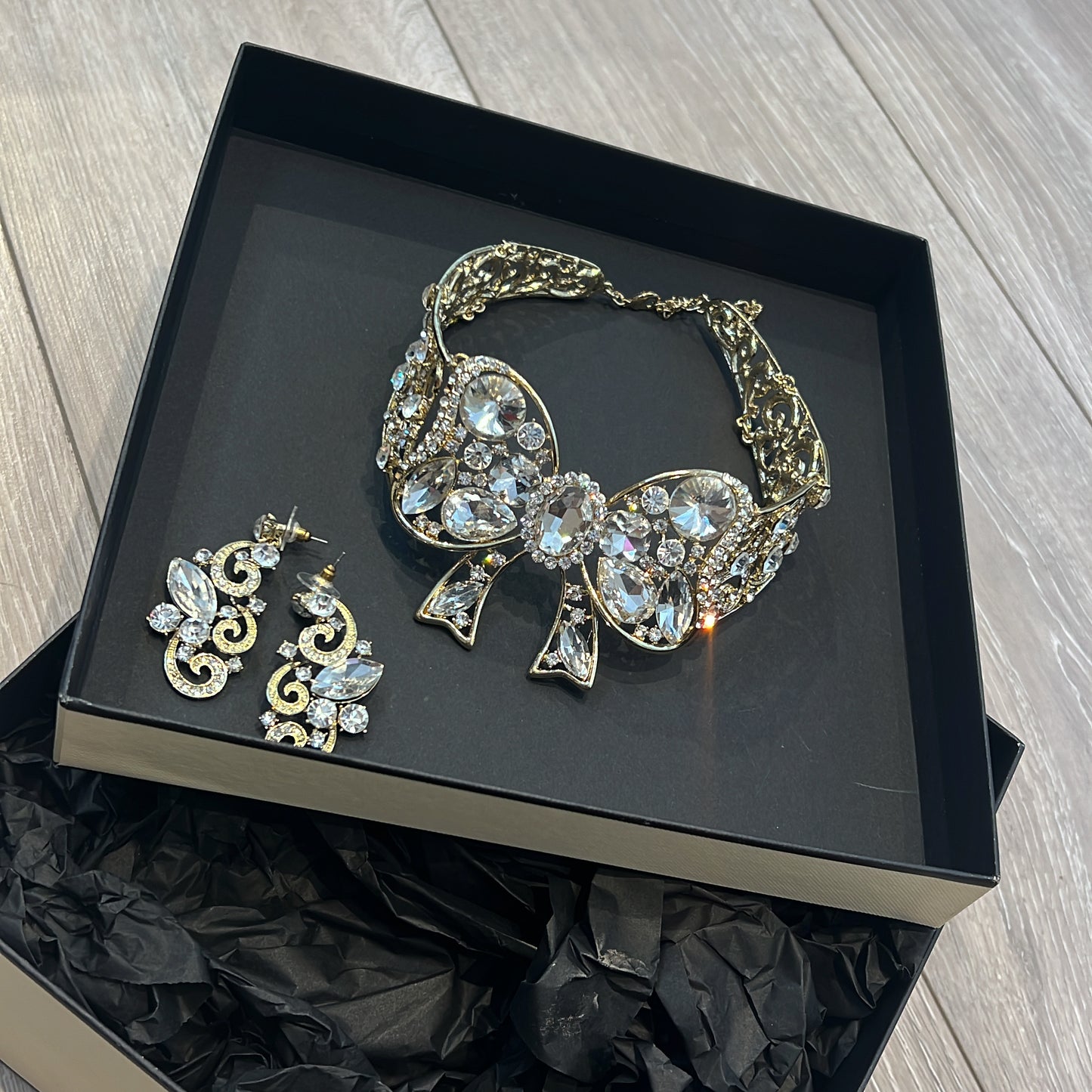 Silver and gold bow set