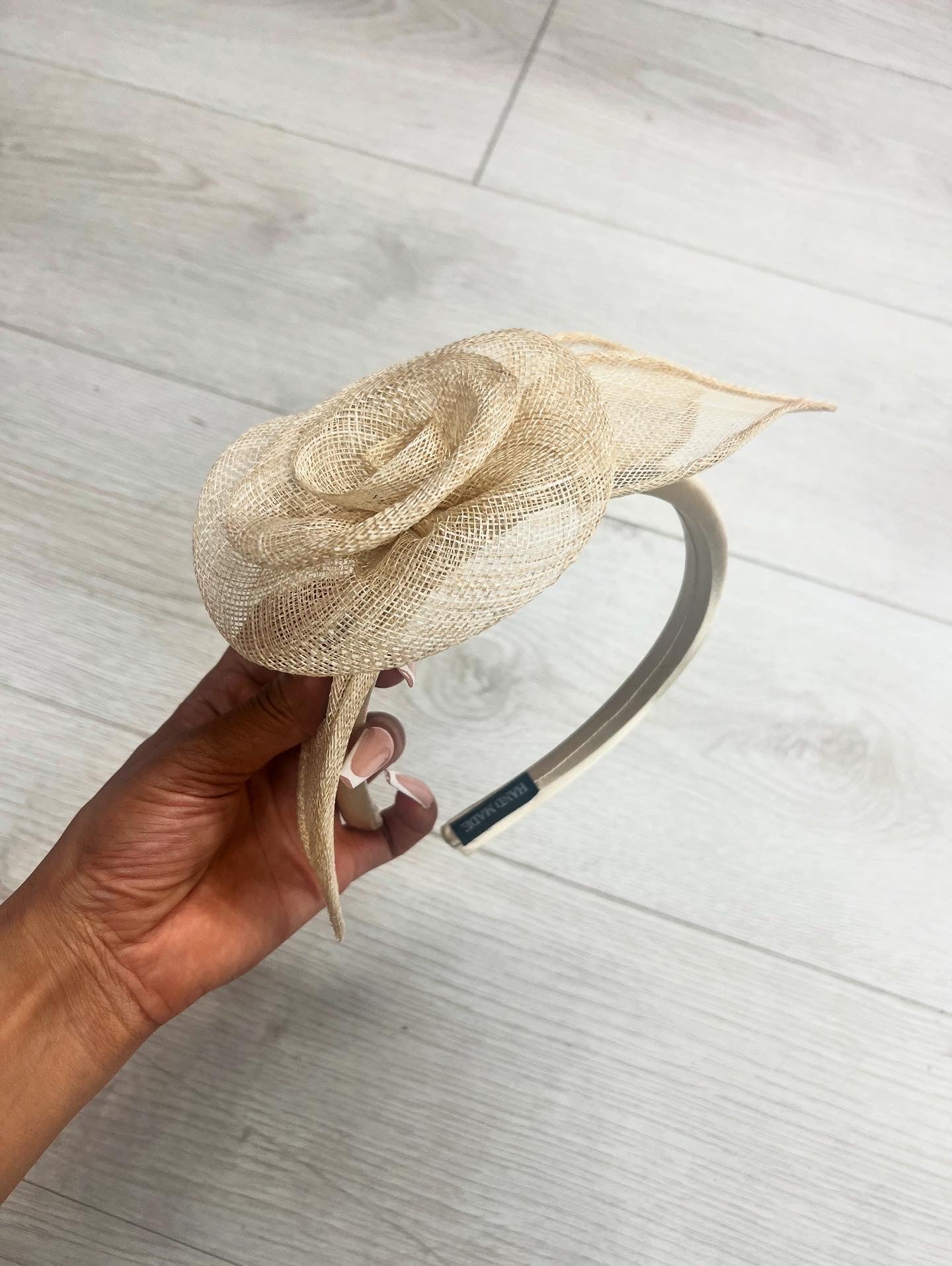 Pretty rose headband beige