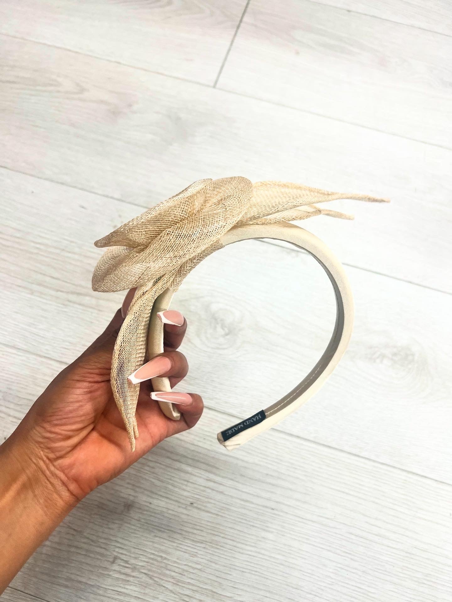Pretty rose headband beige
