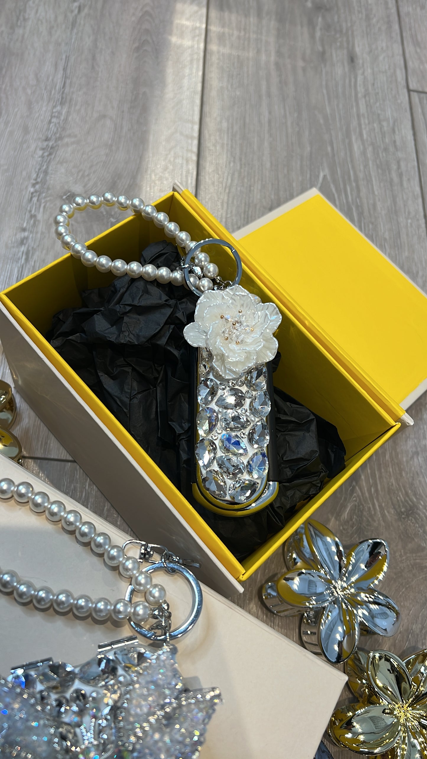 Keyring pretty hairbrush silver