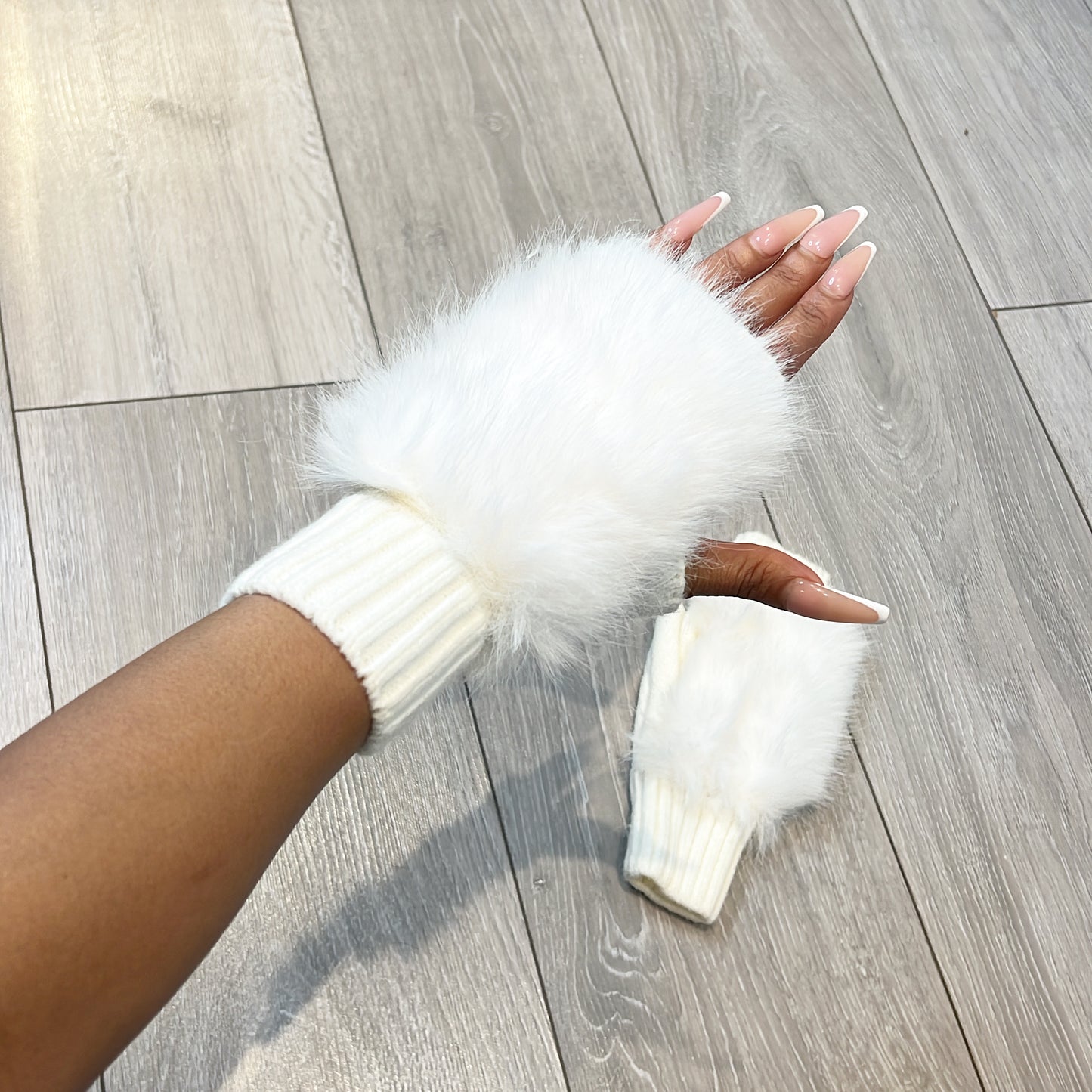 Ice white fluffy gloves