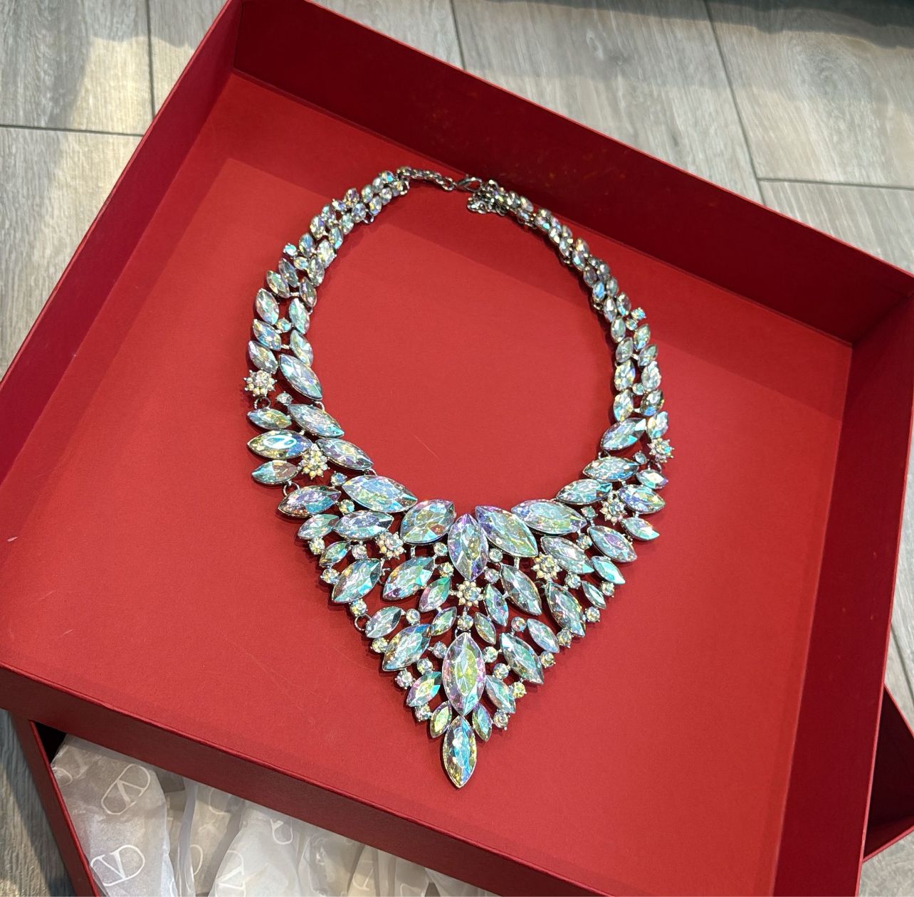 Diamond neckless statement piece