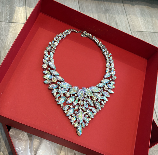 Diamond neckless statement piece