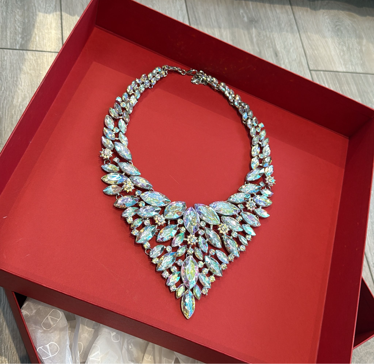 Diamond neckless statement piece